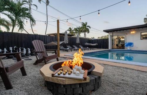 Driftwood House | Hollywood Heated Pool Mini Golf Unique VR Room