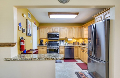 Park East House | Hollywood Hub Near the Beach & Int'l Soccer Play!