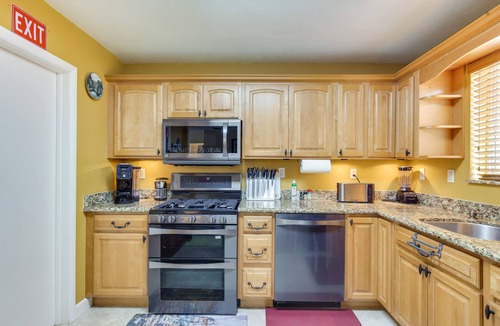 Park East House | Hollywood Hub Near the Beach & Int'l Soccer Play!