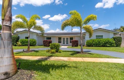 Hollywood Hills House | Hollywood Paradise Luxury 4BR 3BA Home and Outdoor Fun with Heated Pool