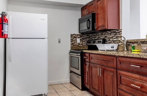 North Beach Apartment | Hollywood Studio Near Boardwalk Free Parking