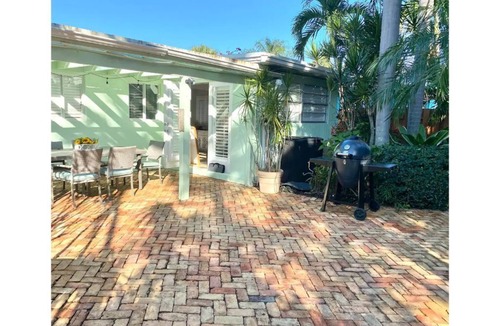 Middle River Terrace House | Home in Fort Lauderdale W/Heated pool