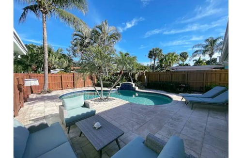 Middle River Terrace House | Home in Fort Lauderdale W/Heated pool