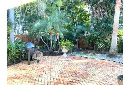 Middle River Terrace House | Home in Fort Lauderdale W/Heated pool