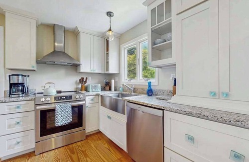South Chatham House | Home near beach & tennis/basketball court with firepit, grill, & patio