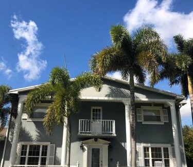 Southwest Ranches House | Homestay Weston Ranches