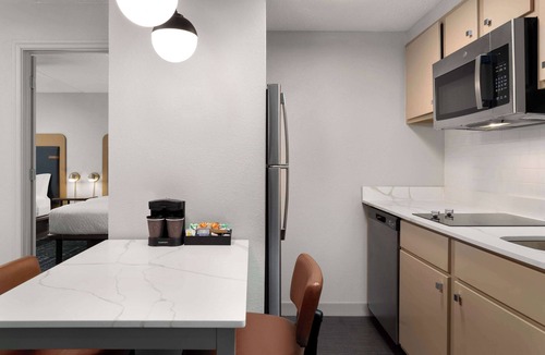 Sandston Hotel | Homewood Suites by Hilton Richmond - Airport