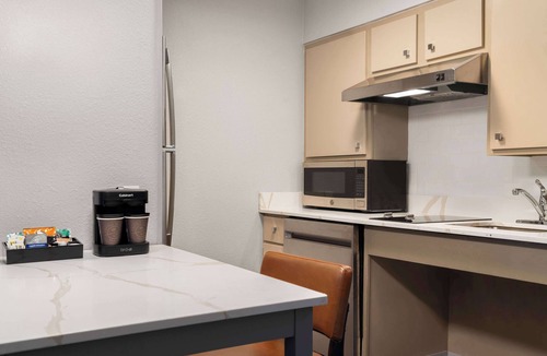 Sandston Hotel | Homewood Suites by Hilton Richmond - Airport