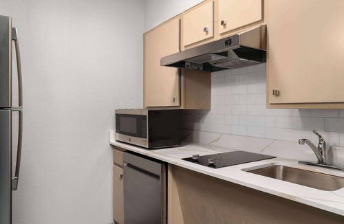 Sandston Hotel | Homewood Suites by Hilton Richmond - Airport