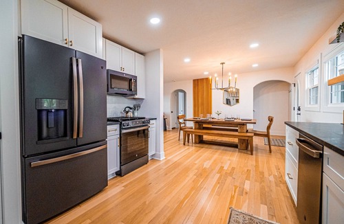 Walnut Creek Apartment | Horizon Haven | Family Getaway in Amish Country w/Big Views + 3 min walk to food & shops