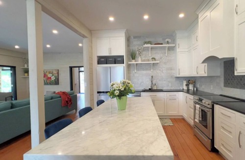 Teaticket House | Host a RETREAT w/Yoga room, for large groups, Cape Cod 8bedrooms,huge space!