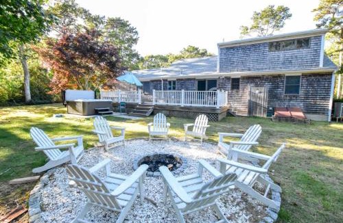 Brewster House | Hot Tub 1 Mile to Swimming on Long Pond