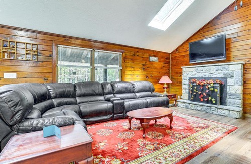 Long Pond House | Hot Tub & Covered Deck! Long Pond Log Cabin