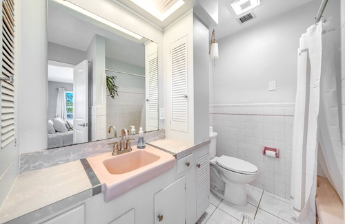 Wilton Manors House | Hot Tub & Kayak! Waterfront + 1 Mile To Beach!