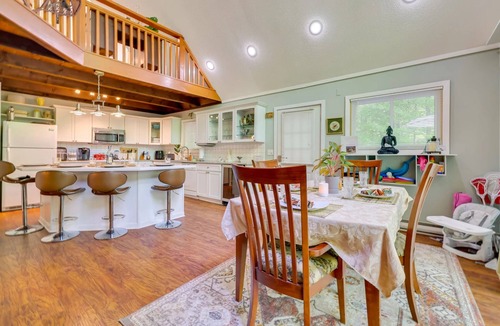 Lake Ariel Ski Chalet | HOT TUB, Lakes, Beaches, Pools, Golf, Game Room & Endless Foliage, Dog friendly