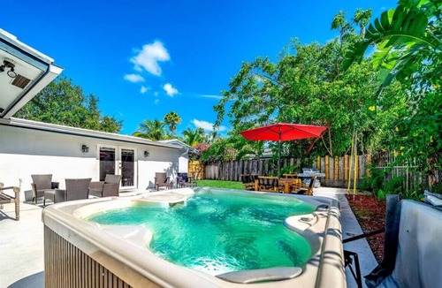 Coral Ridge Isles House | Hot Tub! Luxury Modern Gem Home! 1 Mile To Beach!