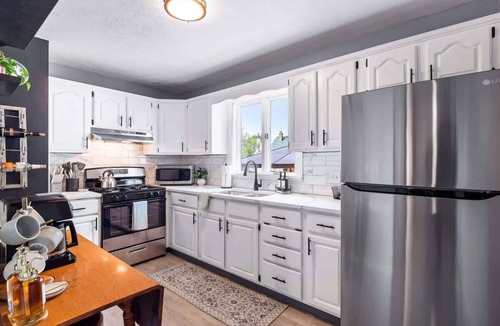 Lorain House | Hot Tub - Near Lake Erie - Pet Friendly - Sleeps 8
