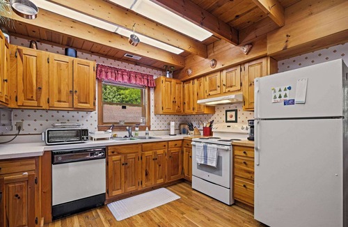 South Fork Cabin | Hot Tub, Private Trails, Waterfall & Outdoor Fun