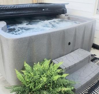 George Haywood's Lakefront House | Hot Tub Retreat Near Geneva-on-the-Lake & Wineries