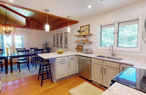 Edray Ski Chalet | Hot Tub Walk to Slopes 2 King Suites Mountain Views