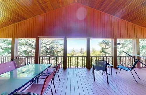 Edray Ski Chalet | Hot Tub Walk to Slopes 2 King Suites Mountain Views