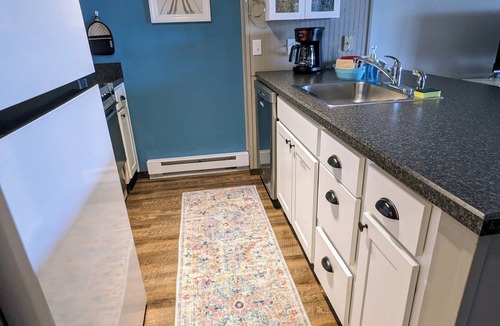 Edray Condo | HOT TUBS! Family-Friendly 3 Minute Walk 2 Slopes 1-BR/1-Bath