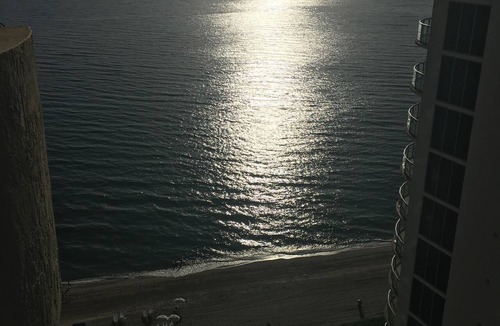 Sunny Isles Beach Hotel | ★ Hotel 1 Bedroom Suite with ocean view ! Lic :STR-01360 Minimum 3 months.