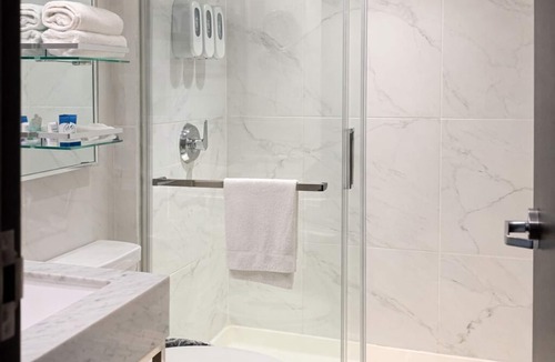 Crown Heights Hotel | Hotel Mirage Brooklyn