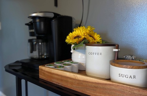 Linden House | Hottub + Pet friendly + Mountain view + Skyline Dr + Wineries