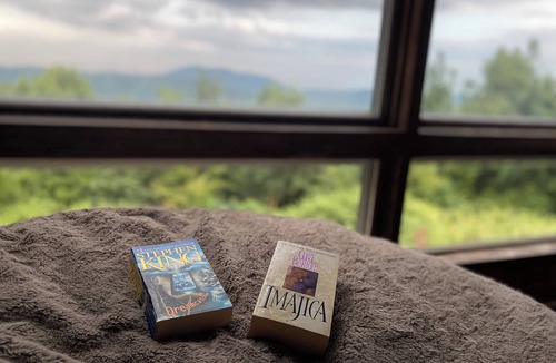 Linden House | Hottub + Pet friendly + Mountain view + Skyline Dr + Wineries