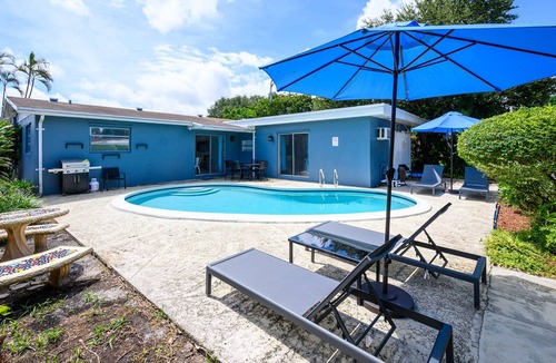 Driftwood House | House 4 Bedrooms, Pool Close to Hard Rock Casino