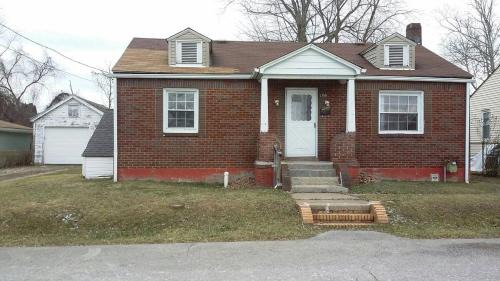 Aliquippa House | House can sleep 6 or more people