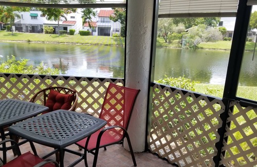 Deerfield Beach House | House on the lake, charming, quiet neighbourhood, heated pool