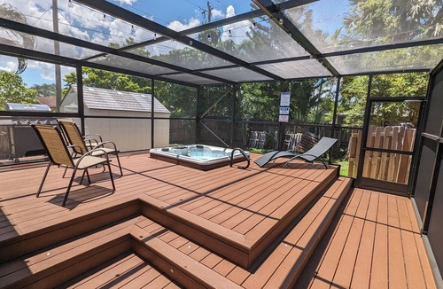 Coral Heights House | House with jacuzzi spa near the beach