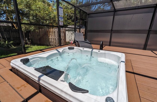 Coral Heights House | House with jacuzzi spa near the beach