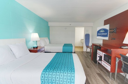 Northeast Virginia Beach Hotel | Howard Johnson by Wyndham Virginia Beach At The Beach