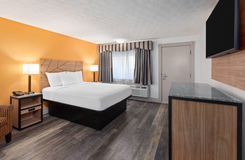 Malden Hotel | Howard Johnson by Wyndham Malden Boston Area