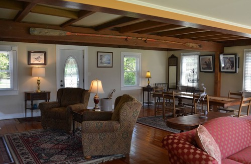 Cambridge House | Hudson Creek Retreat, 5 Acre Waterfront Home, Pool, Pier, Fishing & Crabbing