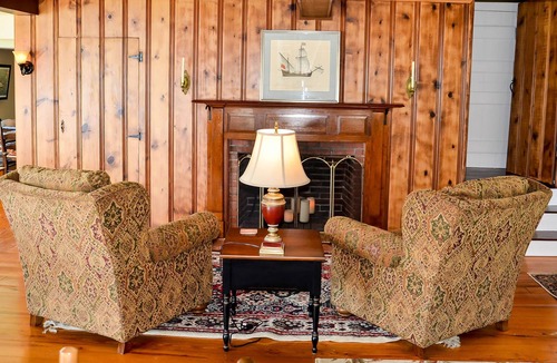 Cambridge House | Hudson Creek Retreat, 5 Acre Waterfront Home, Pool, Pier, Fishing & Crabbing