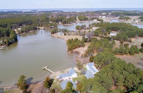Cambridge House | Hudson Creek Retreat, 5 Acre Waterfront Home, Pool, Pier, Fishing & Crabbing