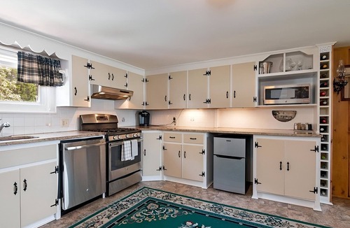 Cambridge House | Hudson Creek Retreat, 5 Acre Waterfront Home, Pool, Pier, Fishing & Crabbing