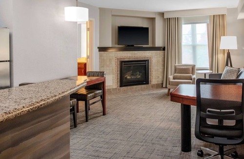 Northwest Yonkers Hotel | Hudson River 1 BR Suite Breakfast, Gym & Pool