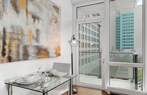 Hell's Kitchen Apartment | Hudson River 2 BR | Business Traveler Friendly