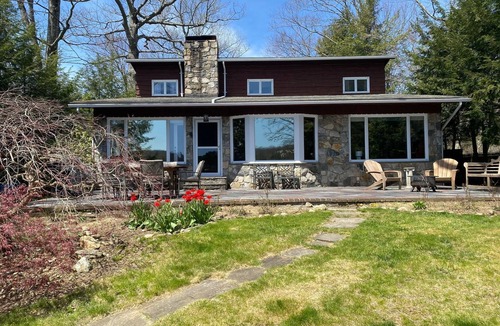 Putnam Valley House | Hudson Valley lake front home less than one hour from NYC