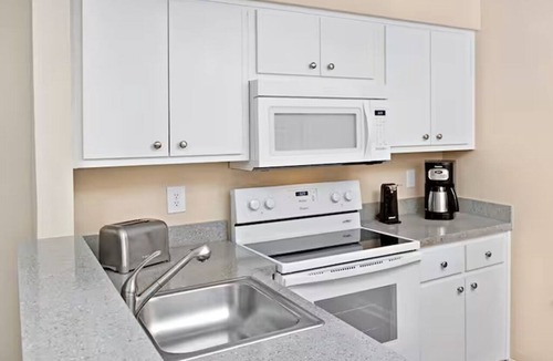 Berkeley Condo | HUGE 4 BDRM CONDO, SLEEPS 12, 4 BATHROOMS, TONS OF AMENITIES ONSITE, INDOOR POOL