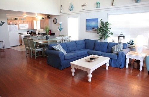 Wildwood House | HUGE 5 BR/3BA-1 block to Beach & Fun Piers-Families & Adult Groups Sleeps 14