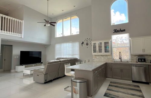 Coral Springs House | Huge Home + Pool + Grill + GameRoom + Courtyard
