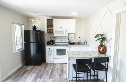 Edgewood House | Huge House w Yard 3bd3ba 2kitchens Ft Lauderdale airport dwntn bch Entire Duplex