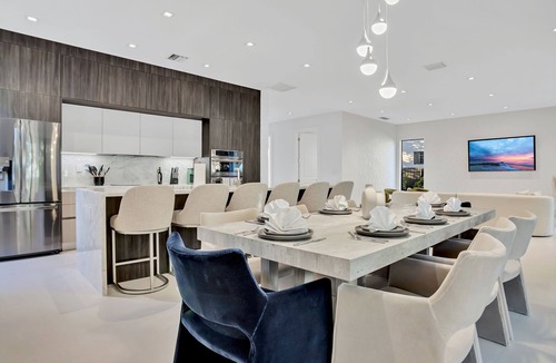Riverside Park House | Huge! Modern, 5 bedroom home with the best backyard in all of FORT LAUDERDALE!