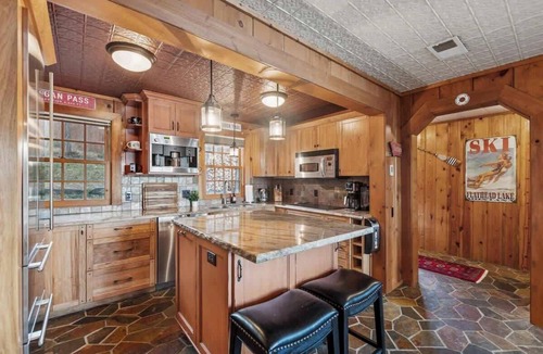 Lakeside House | Hughes Hideaway | Lakefront Cabin Near Town